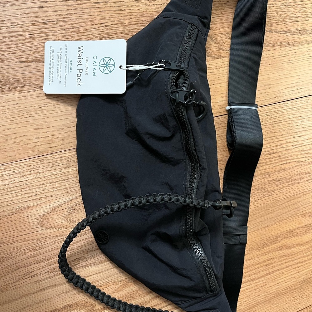 GAIAM Black Belt Bag with Braided Handle